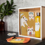 Carnet à spirales sur fond jaune ocre, chats blanc avec motifs - Meow Meow, lifestyle