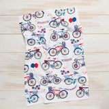 Linge à Vaisselle "Stars & Spokes" Vélos festifs, bicyclettes, ballons, vire vent, banderoles tous de couleurs bleu, blanc, rouge