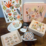 Ensemble de 4 sous-verres - A Small World - et autres items de la même collection