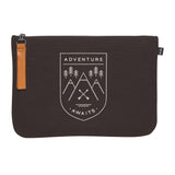 Danica Studio Pochette Folio Adventure Awaits Sur Fond Blanc Devant