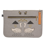 Danica Studio Pochette Folio Wild Tale Sur Fond Blanc Dos