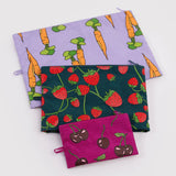 Baggu - Trio de Pochettes à Cosmétiques Go Pouch Set - Carrots And Berries Carottes et Baies - À Plat