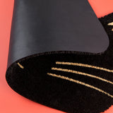 Danica Jubilee-Tapis entree-Chat noir dessous