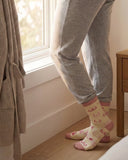 Friday Socks - Bas Dépareillés Caritatifs Cancer Du Sein Femme Womens Breast Cancer TDG Mismatch Socks - CTDG0007 -  Debout
