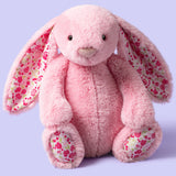 Jellycat - Lapin Rose Luxe Blushkin Blossom Bunny Original - BAS3ROSE - De Face Sur Fond Lavande