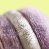 Jellycat - Maracon May Amuseables May Macaron Lilac - A6MACL - Rebord Sur Fond Jaune