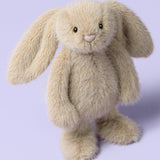 Jellycat - Petit Lapinot Avoine Oat Flufflet Bunny Little BASS6TCAR - À Angle Sur Fond iolet