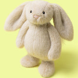 Jellycat - Petit Lapinot Blé Wheat Flufflet Bunny Little BASS6TLB - À Angle Sur Fond Jaune