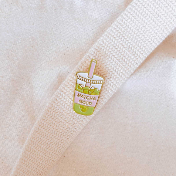 Mimi Et August - Épinglette En Émail - Matcha Mood