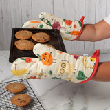 Now Designs - Mitaine À Four FunnyFood - 2098002 - En Action