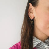 Vintage Glory 22 - Boucle d'Oreille Mia Dorée Portée