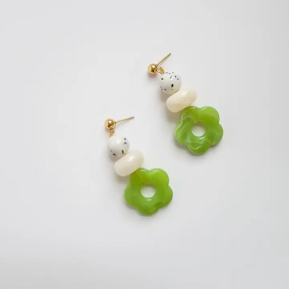 Yellow Dots Studio-Boucle d'oreille pendante en acrylique fleur vertes