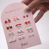 Yuko B. - Boucles d'oreilles en céramique - Un An De Poésie Rouge - YB-500-223 - En Main Gros Plan