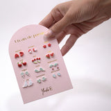 Yuko B. - Boucles d'oreilles en céramique - Un An De Poésie Rouge - YB-500-223 - En Main