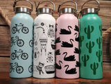 Bouteilles réutilisables eco-responsables à motifs de vélos, chats, cygnes et de cactus avec anse et bouchon en bamboo