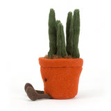 Très doux, ce joli Yucca dans son pot a un joli pelage orange, vert et brun. Comme tout bon Yucca, il a un joli pot, mais celui là est tout doux. Et pour remplir ce beau pot, il y a une jolie "terre" touffue, et de belles tiges toutes douces Il a aussi de belles jambes côtelées. Vous l'aurez compris, ce yucca, en plus d'être adorable, présente un jeu de textures plus qu'agréable. Une belle idée cadeau farfelue et toute douce !