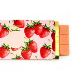Confections Alicja Barre De Chocolat Carte Postale Strawberry Blonde Sur Fond Blanc