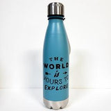 Bouteille isolée "The wold is yours to explore"